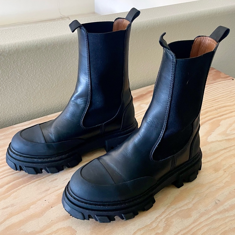 GANNI Paneled Leather Chelsea Boots